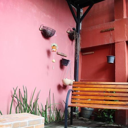 Rada Arak 79/4 Hostel Chiang Mai Buitenkant foto
